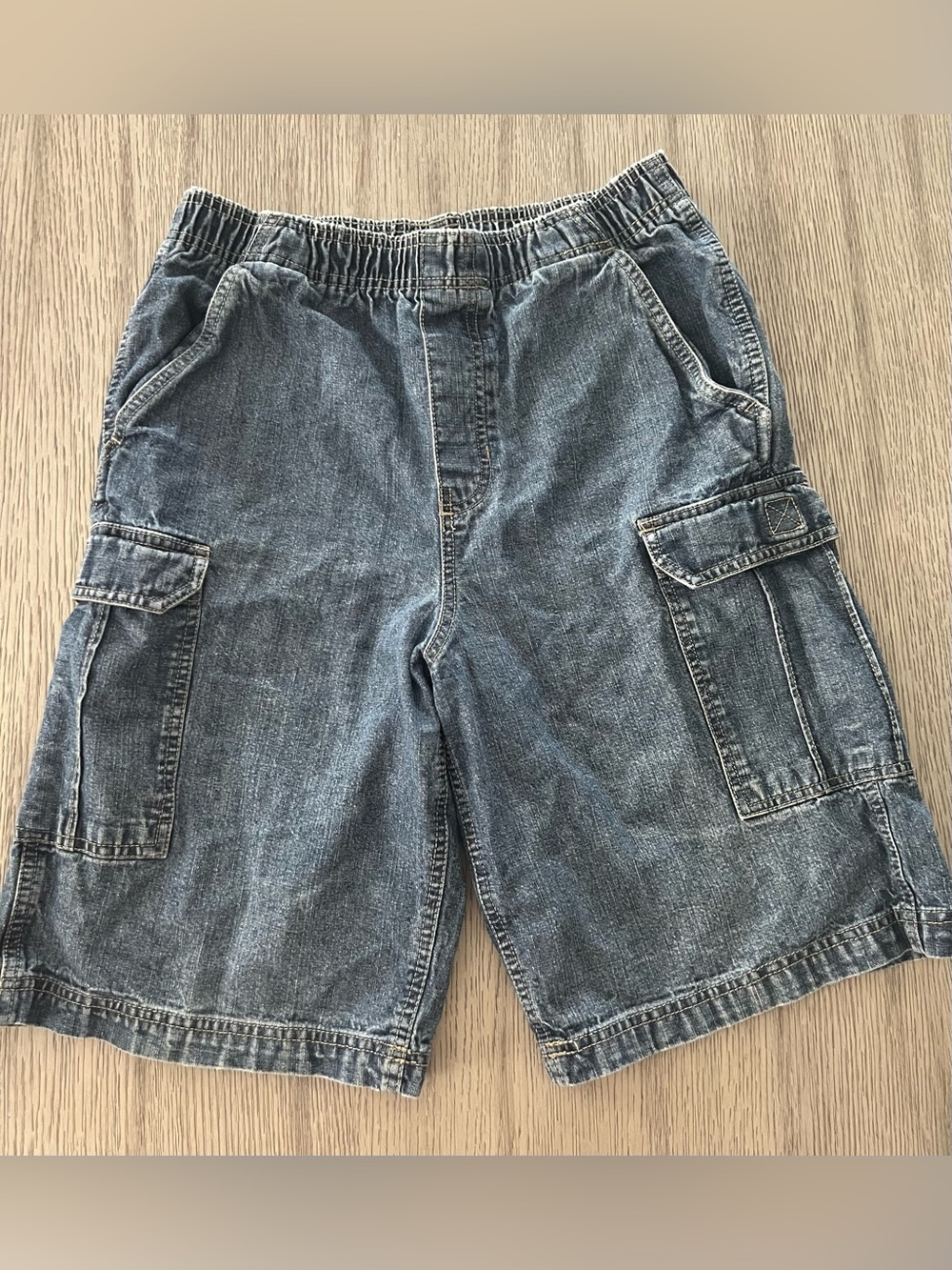 Canyon River Blues Denim Cargo Shorts in Faded Blue